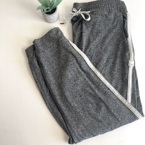 Vuori Performance Jogger Heathered Gray white stripe size Medium
